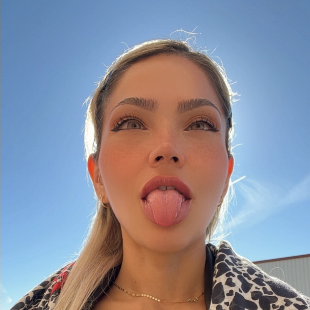 Meet your Posher, Elizabeth